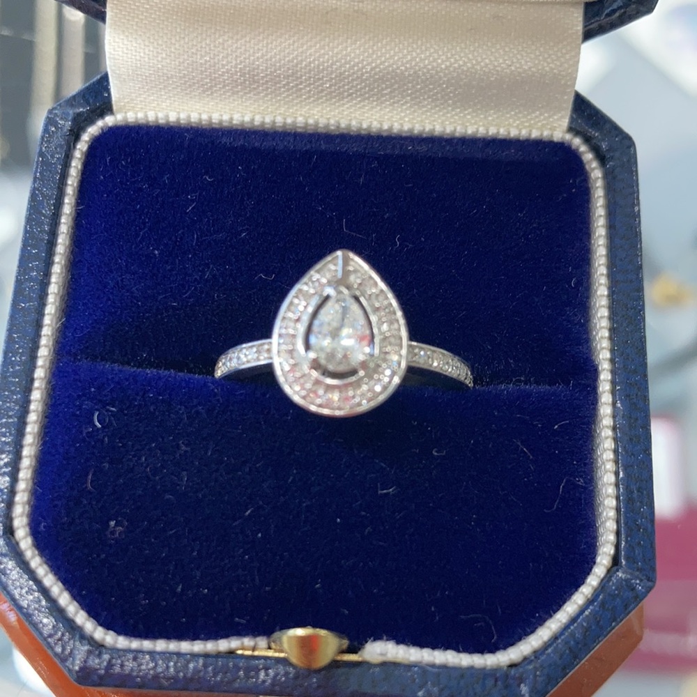 Diamond ring. - Picture 3 of 8